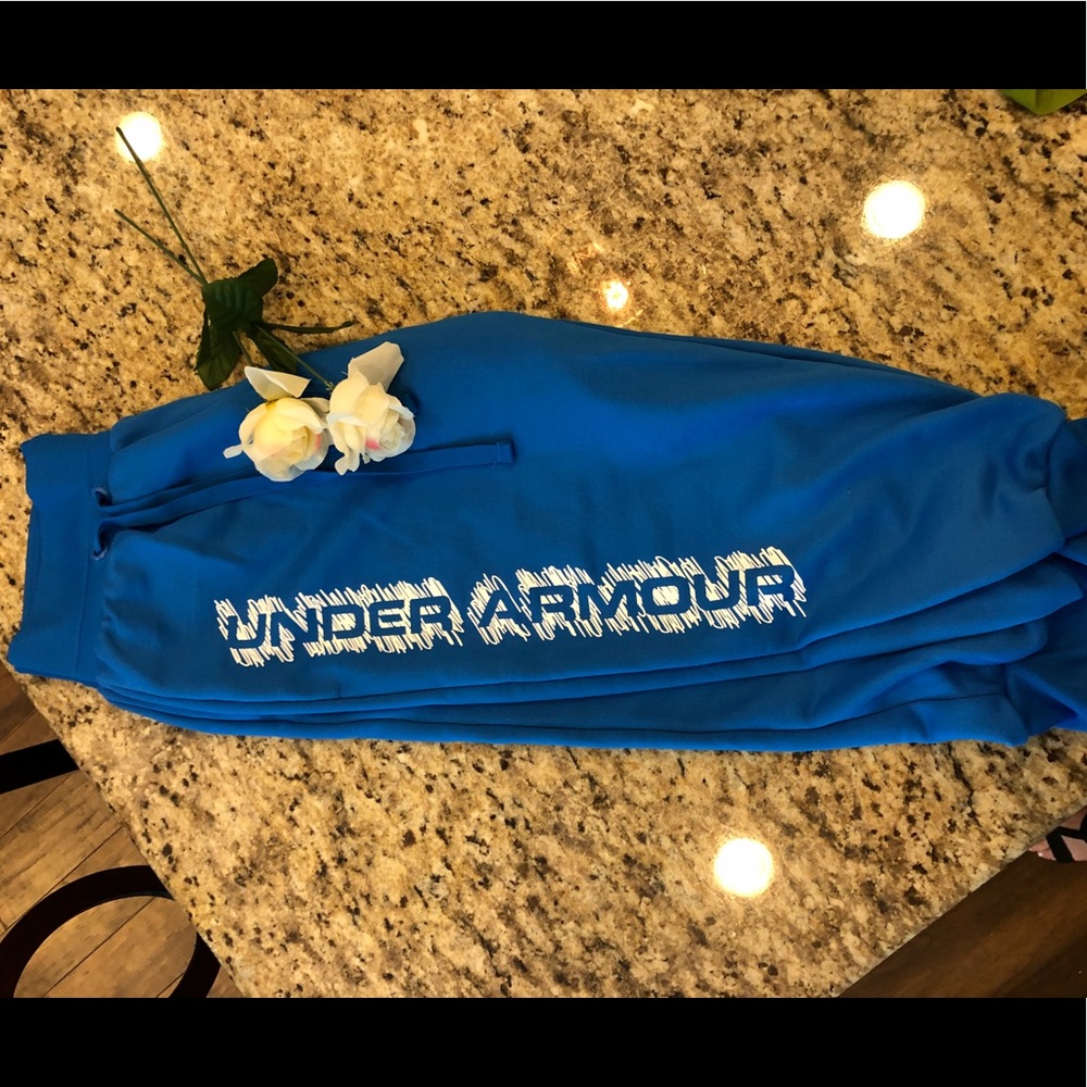 Under Armour Capri Length Joggers. Size SM. - Picture 2 of 3